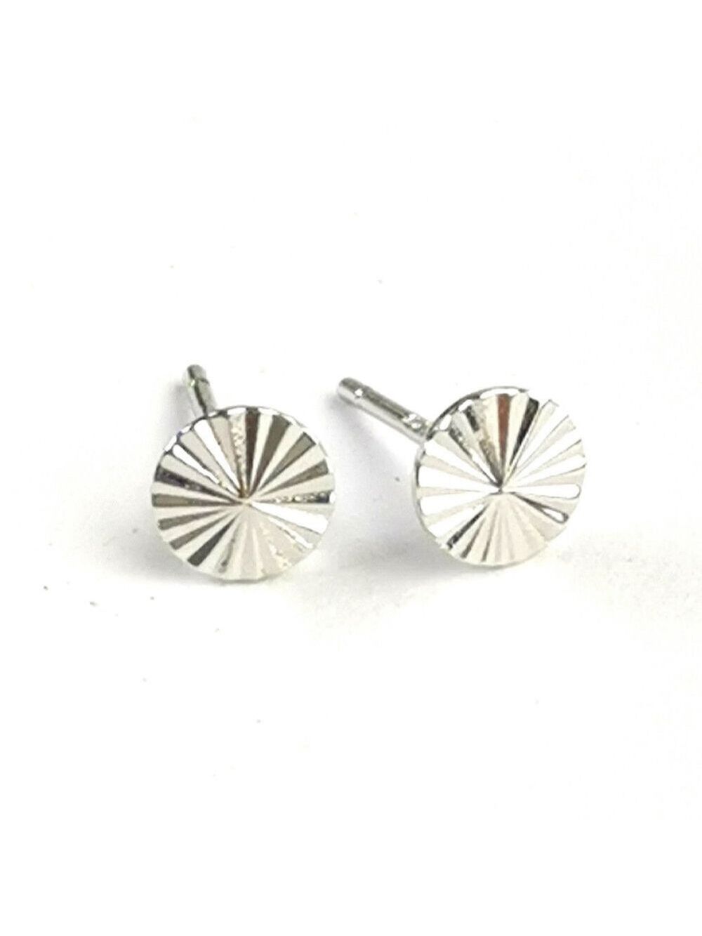 Sterling Silver Diamond Cut earrings 🆕